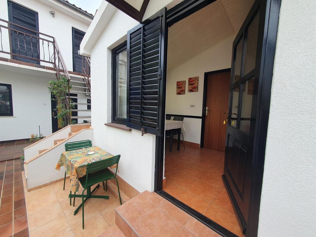 Apartments Porec Beach Area Simo Екстериор снимка
